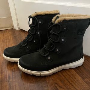 Sorel snow boots size 9